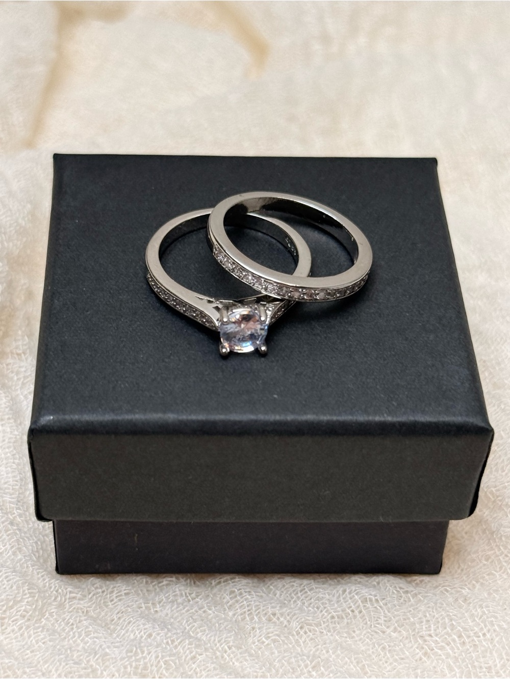 925 Sterling Silver ring with stone accents #jewelry
Size 6 OUT OF STOCK